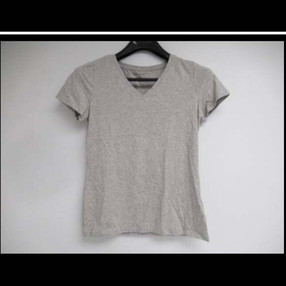 NWOT- Set of 4 - Amazon Essentials V-Neck TShirts - Picture 5 of 5